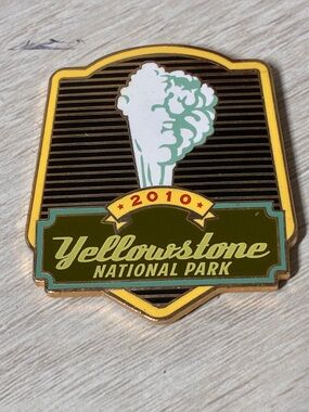 Yellowstone National Park 2010 Old Faithful Souvenir Fridge Magnet Travel Decor